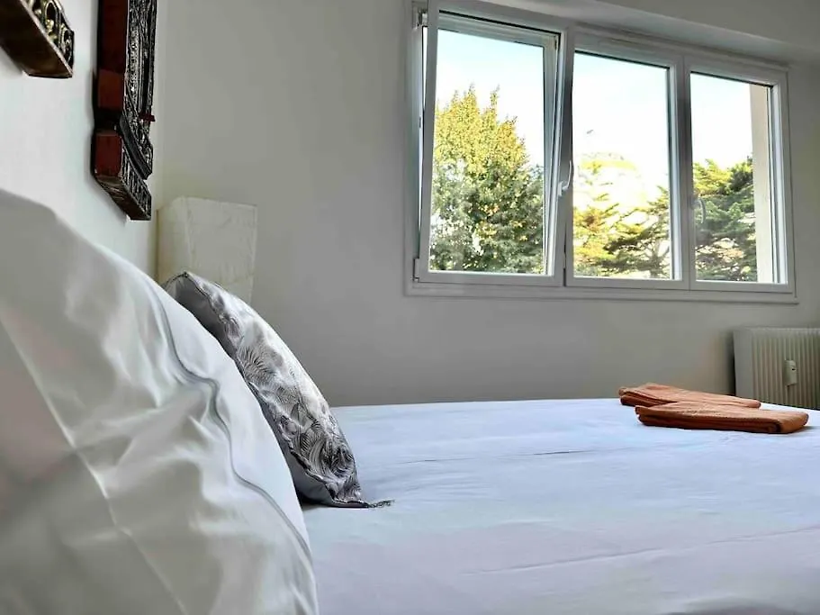 Bed & Breakfast Private Bedroom 2 Near Eiffel Tower, Saint Germain Paris