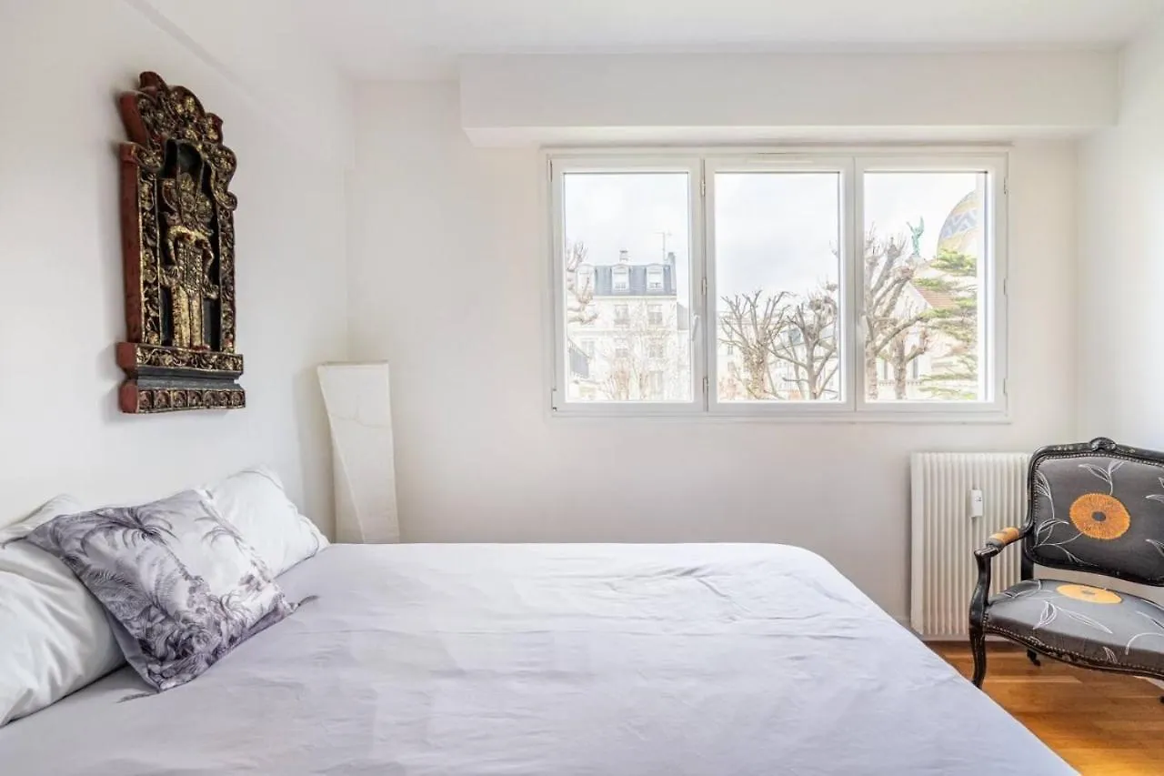 Private Bedroom 2 Near Eiffel Tower, Saint Germain